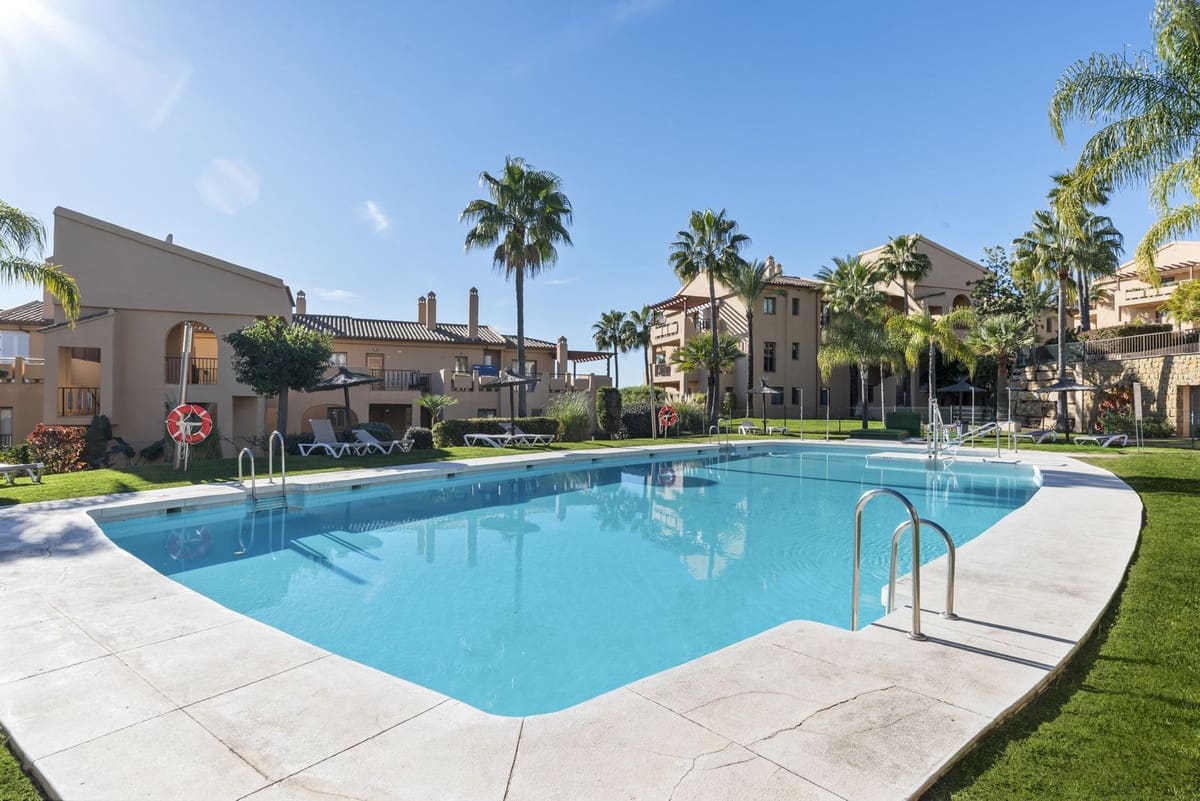 Apartamento de 2 habitaciones en Benahavís en venta con piscina garaje - 499.900 € (Ref: 9503034)