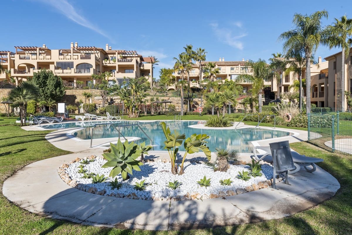 Apartamento de 2 habitaciones en Benahavís en venta con piscina garaje - 499.900 € (Ref: 9503034)