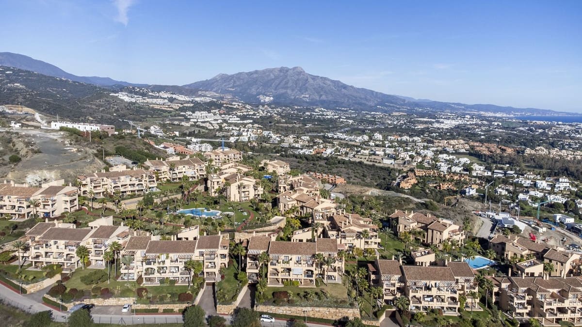 Apartamento de 2 habitaciones en Benahavís en venta con piscina garaje - 499.900 € (Ref: 9503034)