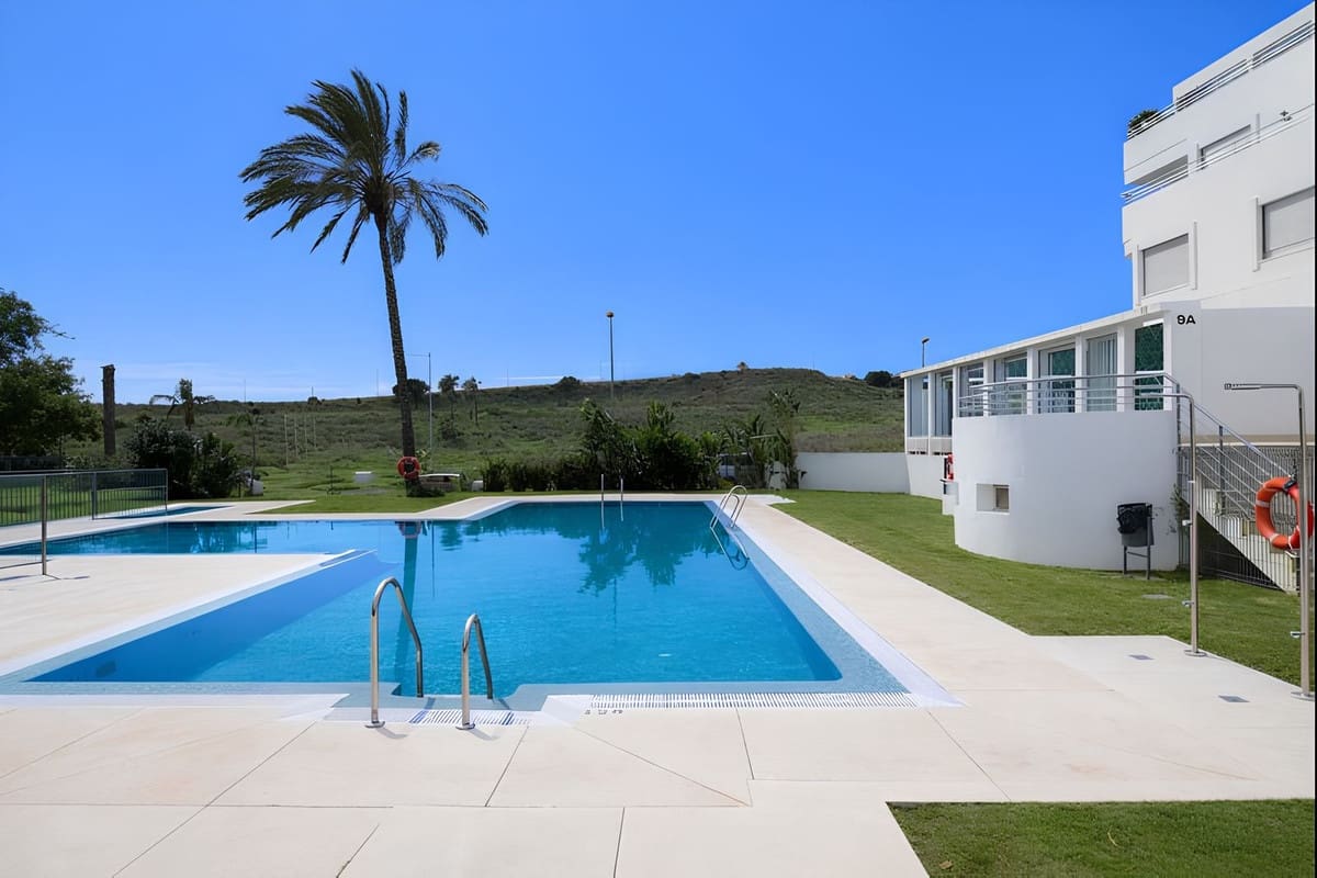 2 bedroom Apartment for sale in La Cala de Mijas with pool garage - € 329,000 (Ref: 9528519)
