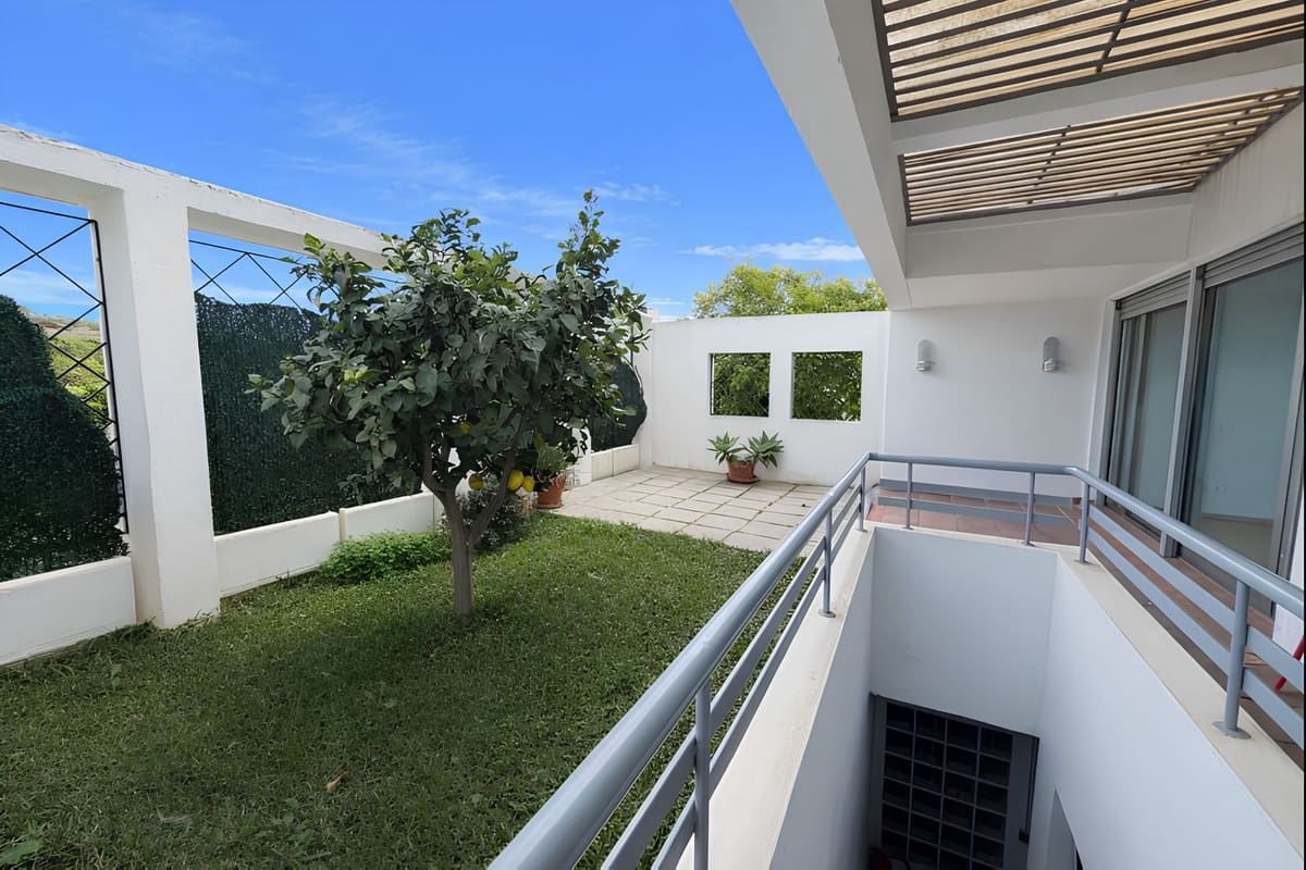 2 bedroom Apartment for sale in La Cala de Mijas with pool garage - € 329,000 (Ref: 9528519)