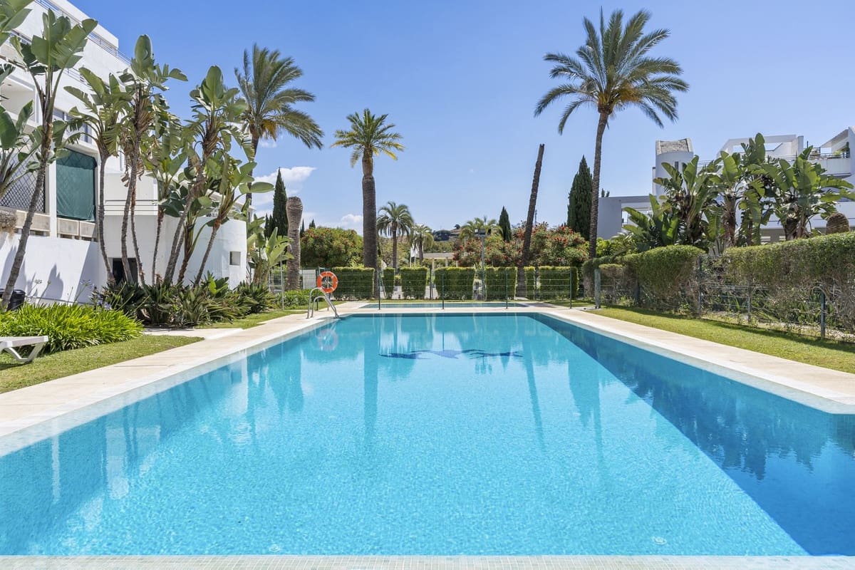 2 bedroom Apartment for sale in La Cala de Mijas with pool garage - € 329,000 (Ref: 9528519)