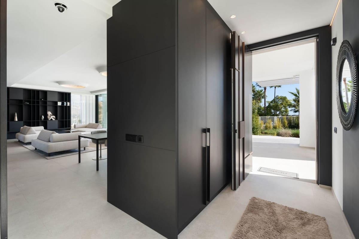 4 bedroom Villa for sale in La Cala Golf with pool garage - € 3,295,000 (Ref: 9557763)