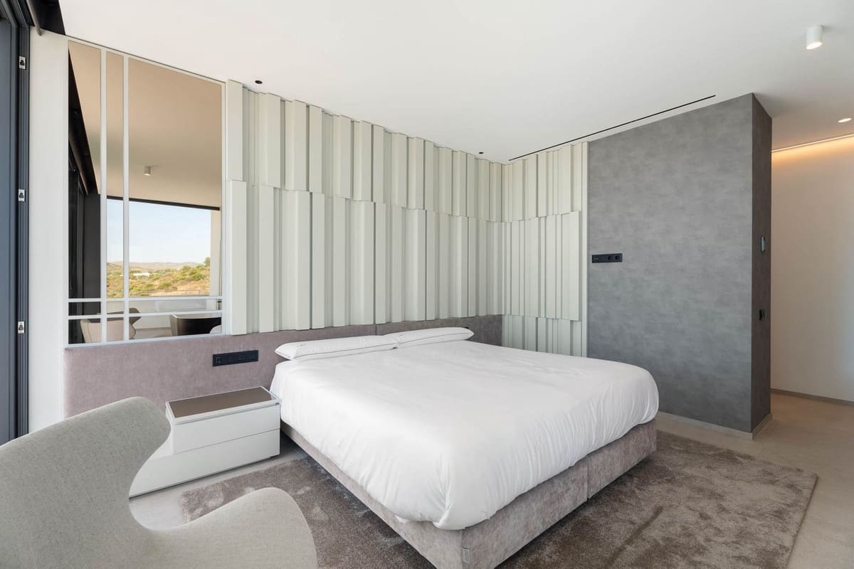 4 bedroom Villa for sale in La Cala Golf with pool garage - € 3,295,000 (Ref: 9557763)