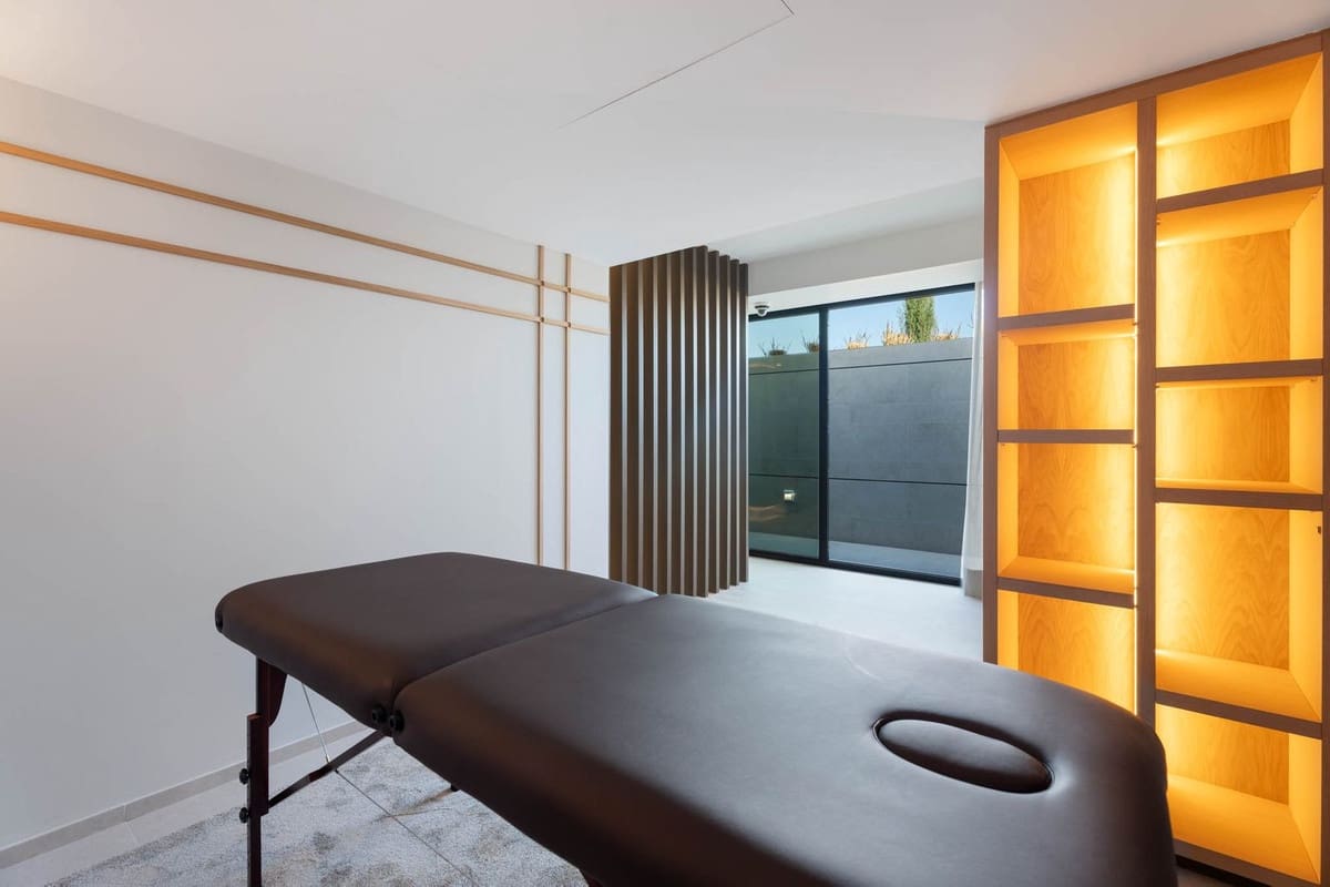 4 bedroom Villa for sale in La Cala Golf with pool garage - € 3,295,000 (Ref: 9557763)