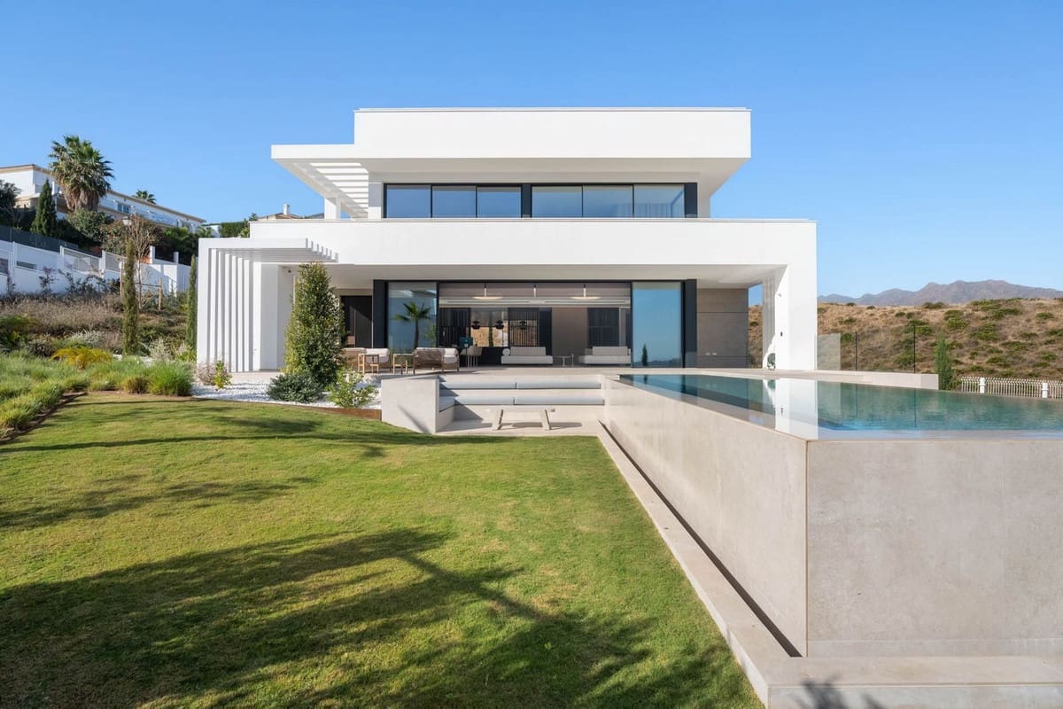 4 bedroom Villa for sale in La Cala Golf with pool garage - € 3,295,000 (Ref: 9557763)