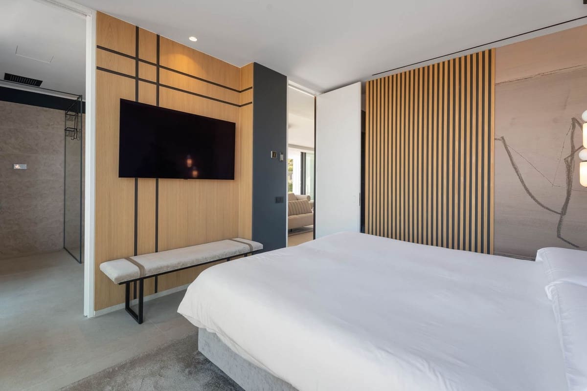 4 bedroom Villa for sale in La Cala Golf with pool garage - € 3,295,000 (Ref: 9557763)