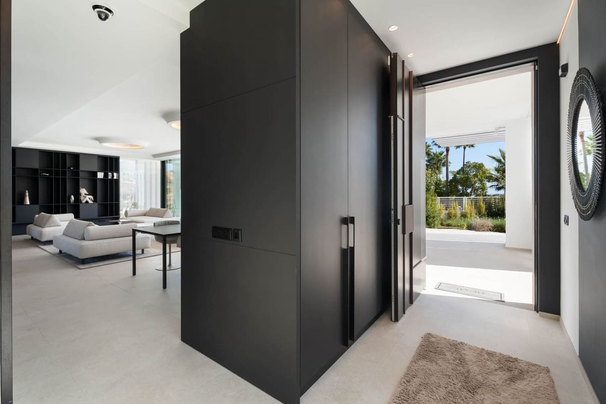 4 bedroom Villa for sale in La Cala Golf with pool garage - € 3,295,000 (Ref: 9557763)