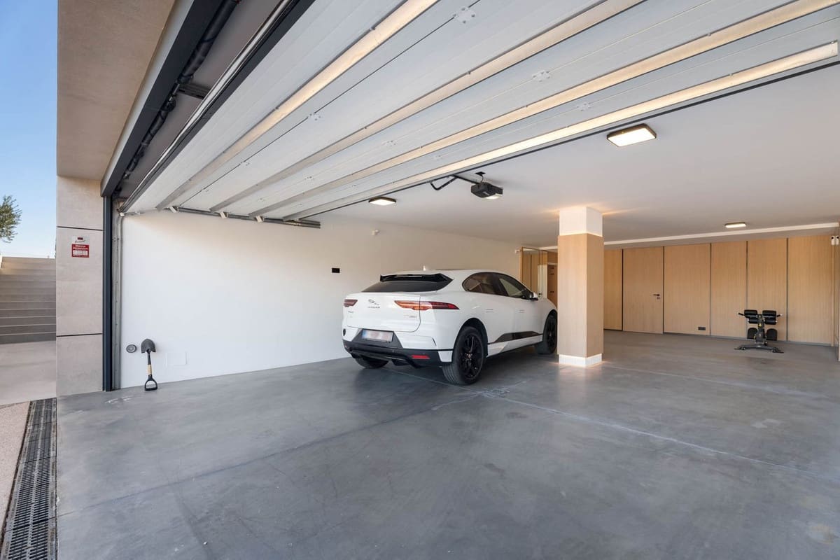 4 bedroom Villa for sale in La Cala Golf with pool garage - € 3,295,000 (Ref: 9557763)