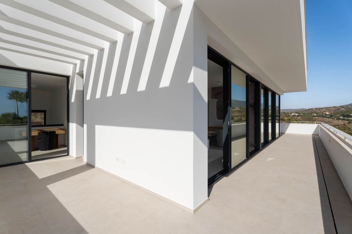 4 bedroom Villa for sale in La Cala Golf with pool garage - € 3,295,000 (Ref: 9557763)