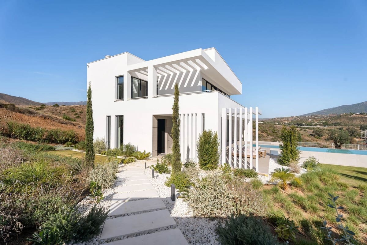 4 bedroom Villa for sale in La Cala Golf with pool garage - € 3,295,000 (Ref: 9557763)