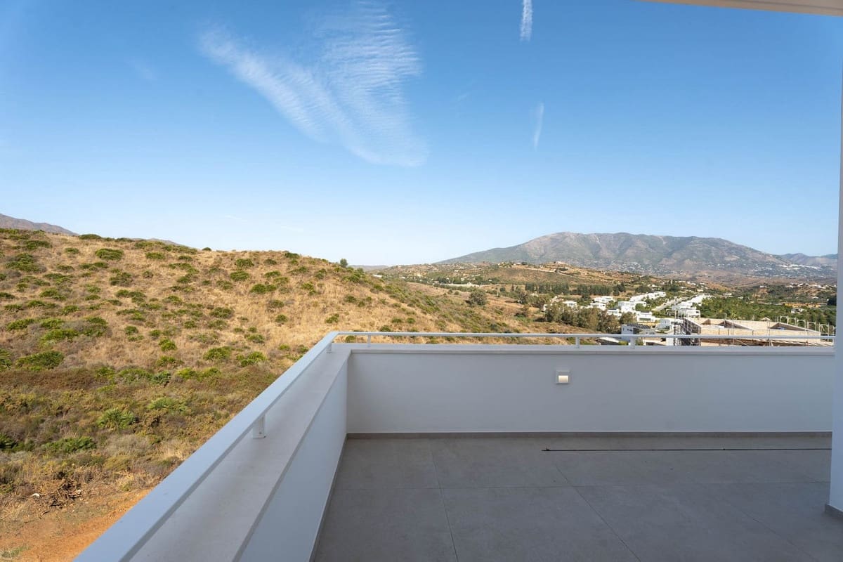 4 bedroom Villa for sale in La Cala Golf with pool garage - € 3,295,000 (Ref: 9557763)