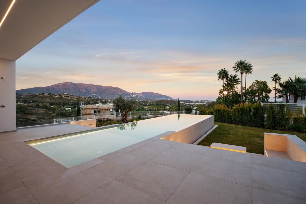 4 bedroom Villa for sale in La Cala Golf with pool garage - € 3,295,000 (Ref: 9557763)