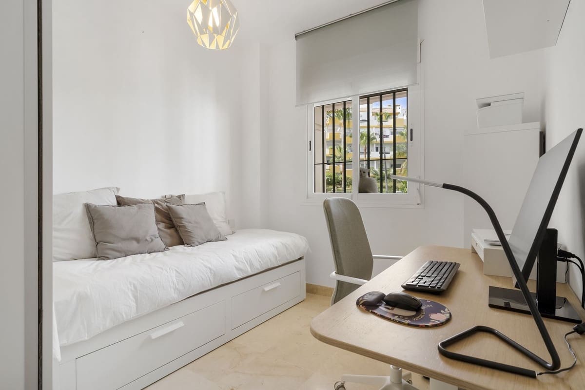 2 soveværelse Lejlighed til salg i La Cala de Mijas med swimmingpool garage - € 299.000 (Ref: 9674734)