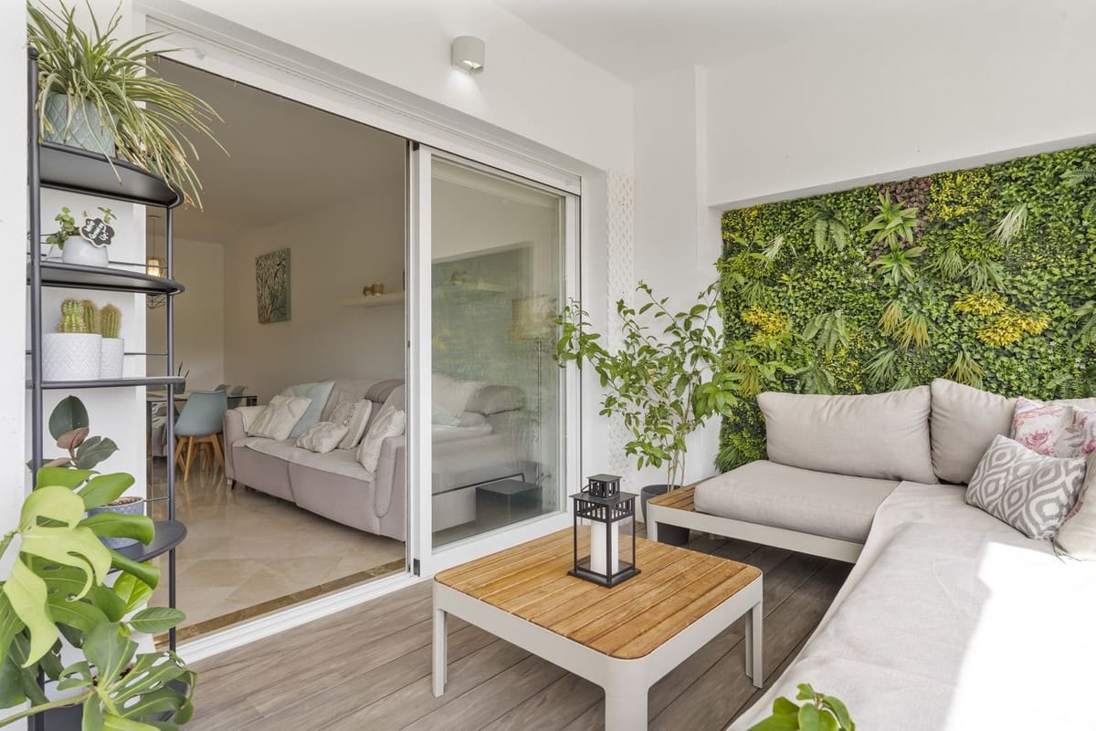 2 soveværelse Lejlighed til salg i La Cala de Mijas med swimmingpool garage - € 299.000 (Ref: 9674734)