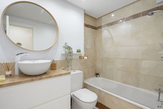 2 makuuhuone Huoneisto myytävänä paikassa La Cala de Mijas, Mijas mukana uima-altaan 
autotalli - 295 000 € (Ref: 9674734)