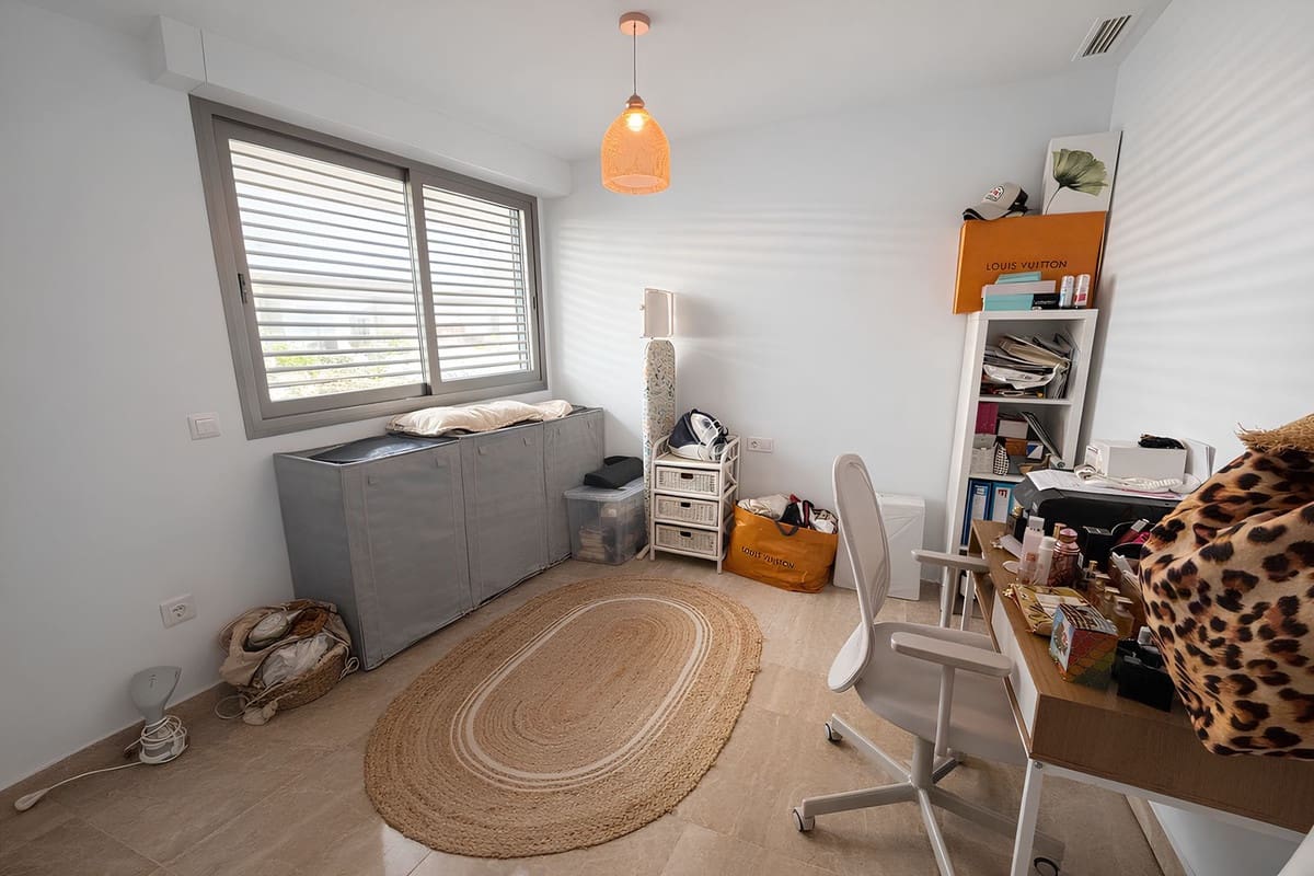 2 bedroom Apartment for sale in La Cala de Mijas with pool garage - € 450,000 (Ref: 9755039)