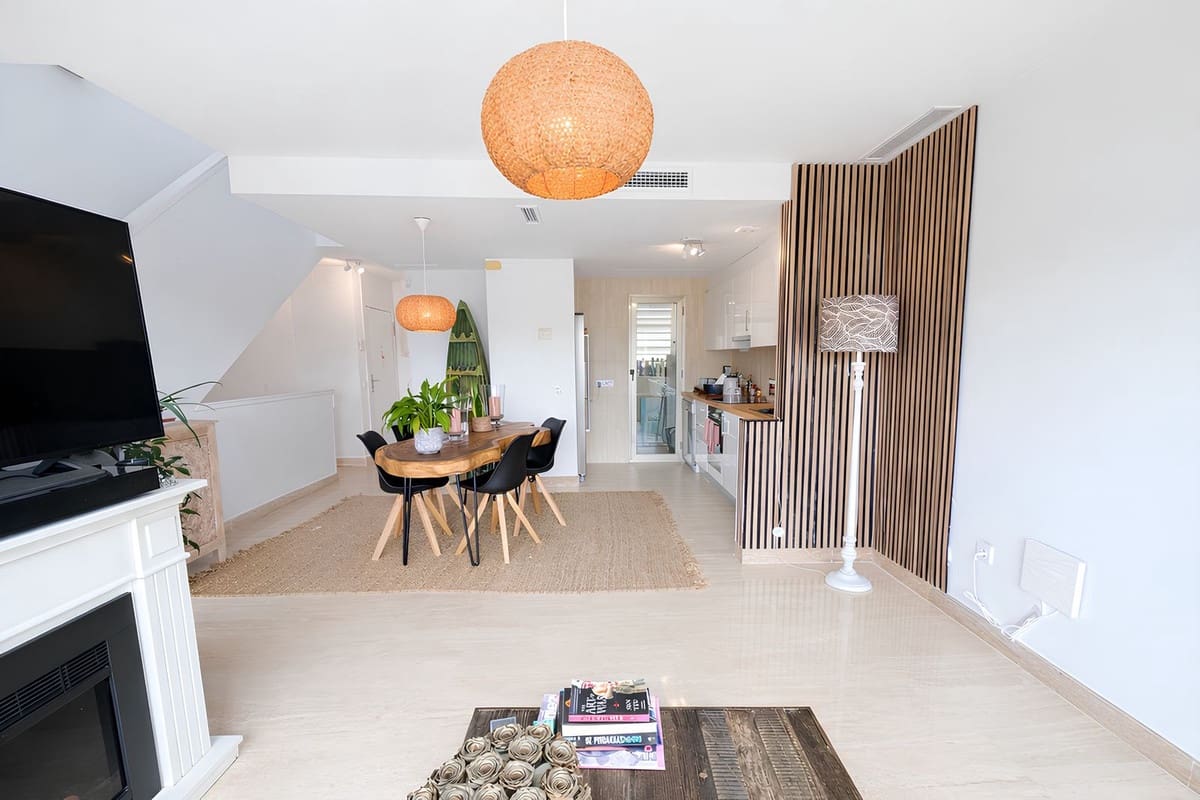 2 bedroom Apartment for sale in La Cala de Mijas with pool garage - € 450,000 (Ref: 9755039)