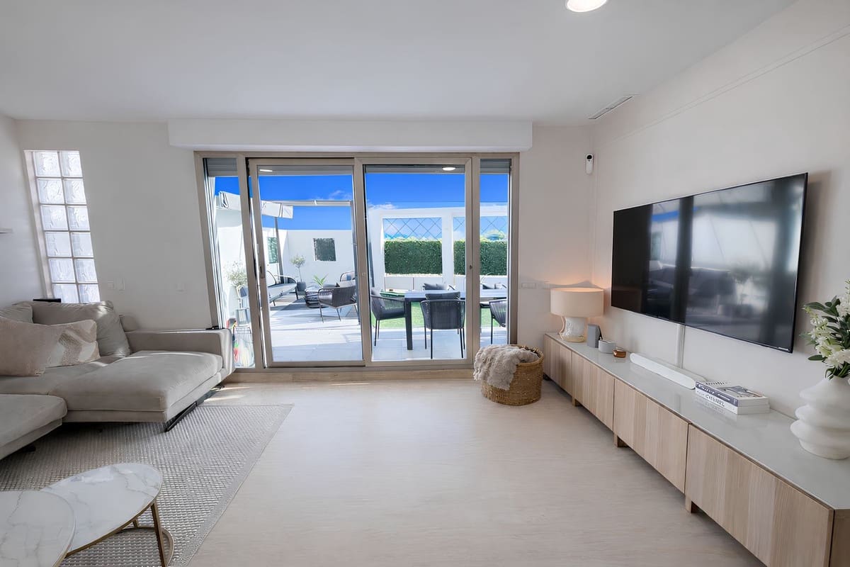 3 bedroom Apartment for sale in La Cala de Mijas with pool garage - € 475,000 (Ref: 9769075)