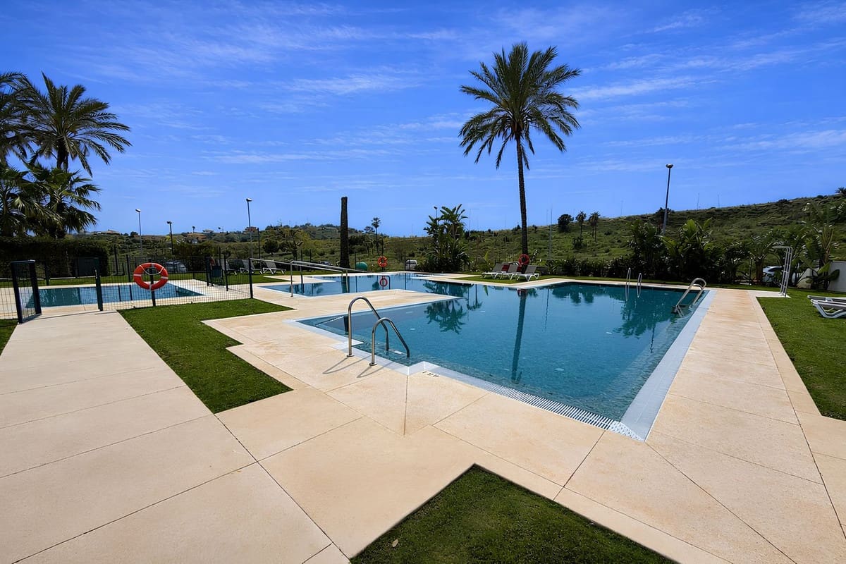 3 bedroom Apartment for sale in La Cala de Mijas with pool garage - € 475,000 (Ref: 9769075)