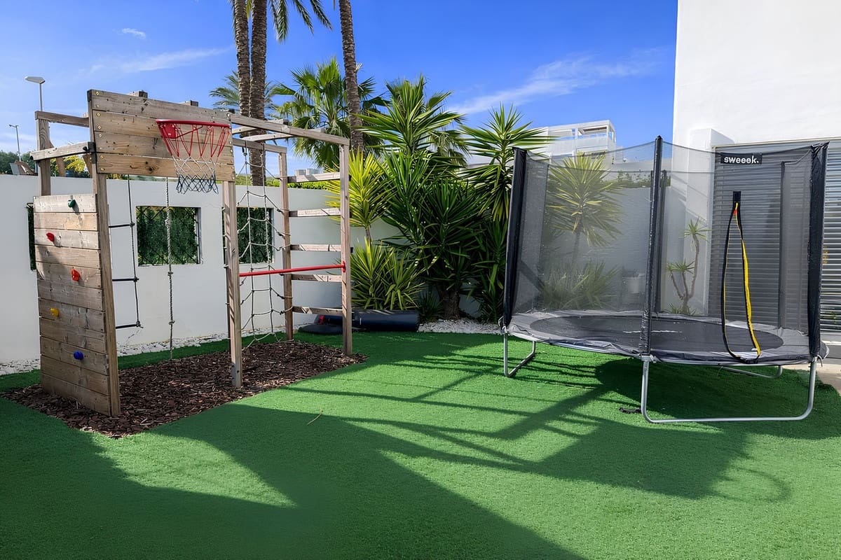 3 bedroom Apartment for sale in La Cala de Mijas with pool garage - € 475,000 (Ref: 9769075)