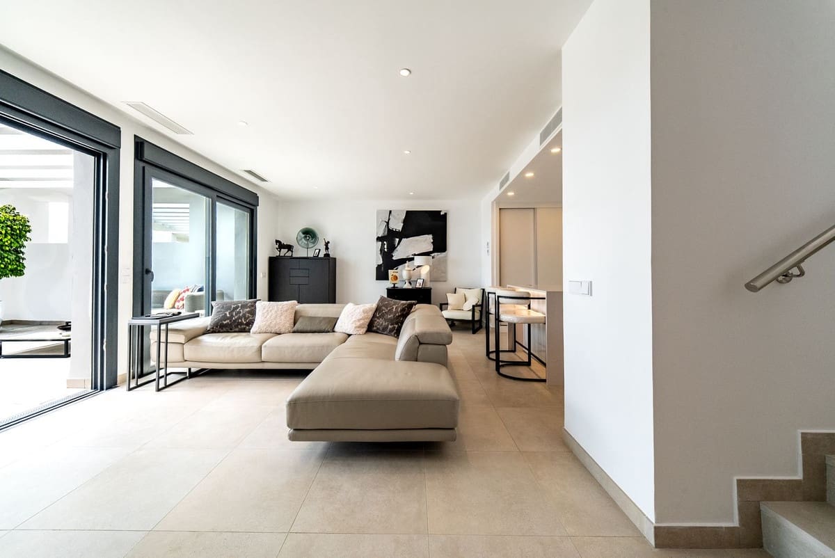 3 slaapkamer Appartement te koop in Carvajal met zwembad garage - € 1.350.000 (Ref: 9829756)