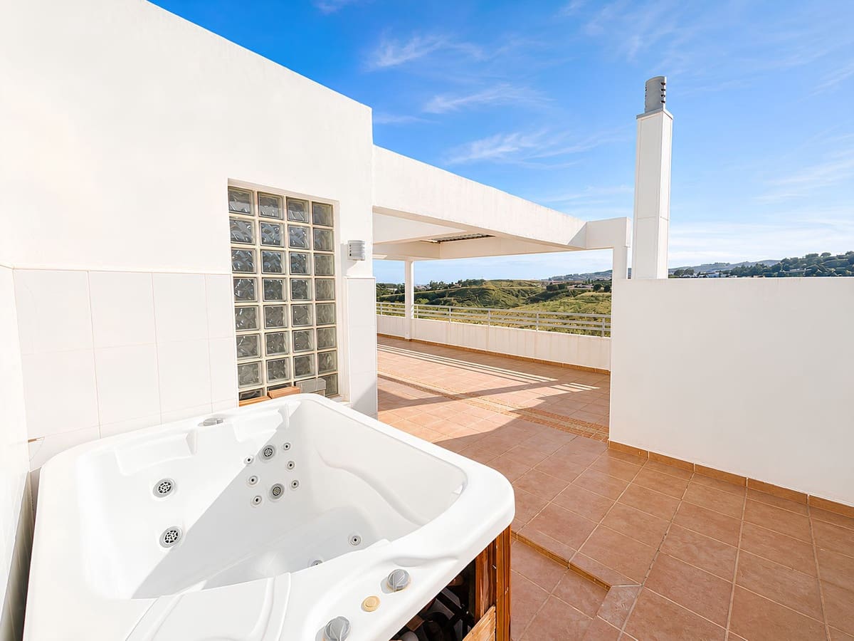 5 sovrum Lägenhet till salu i La Cala de Mijas med pool garage - 595 000 € (Ref: 9832300)