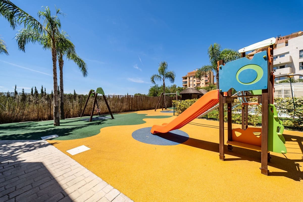 3 Zimmer Apartment zu verkaufen in Riviera del Sol mit Pool Garage - 349.000 € (Ref: 9854402)