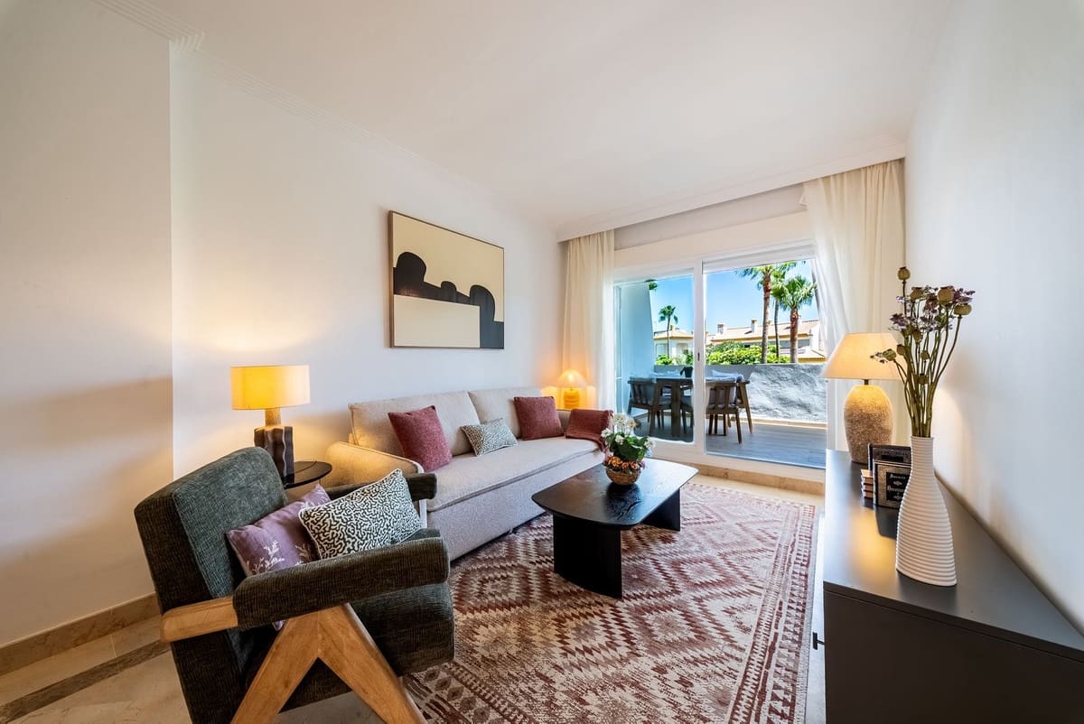 2 soveværelse Lejlighed til salg i La Cala de Mijas med swimmingpool garage - € 315.000 (Ref: 9889130)