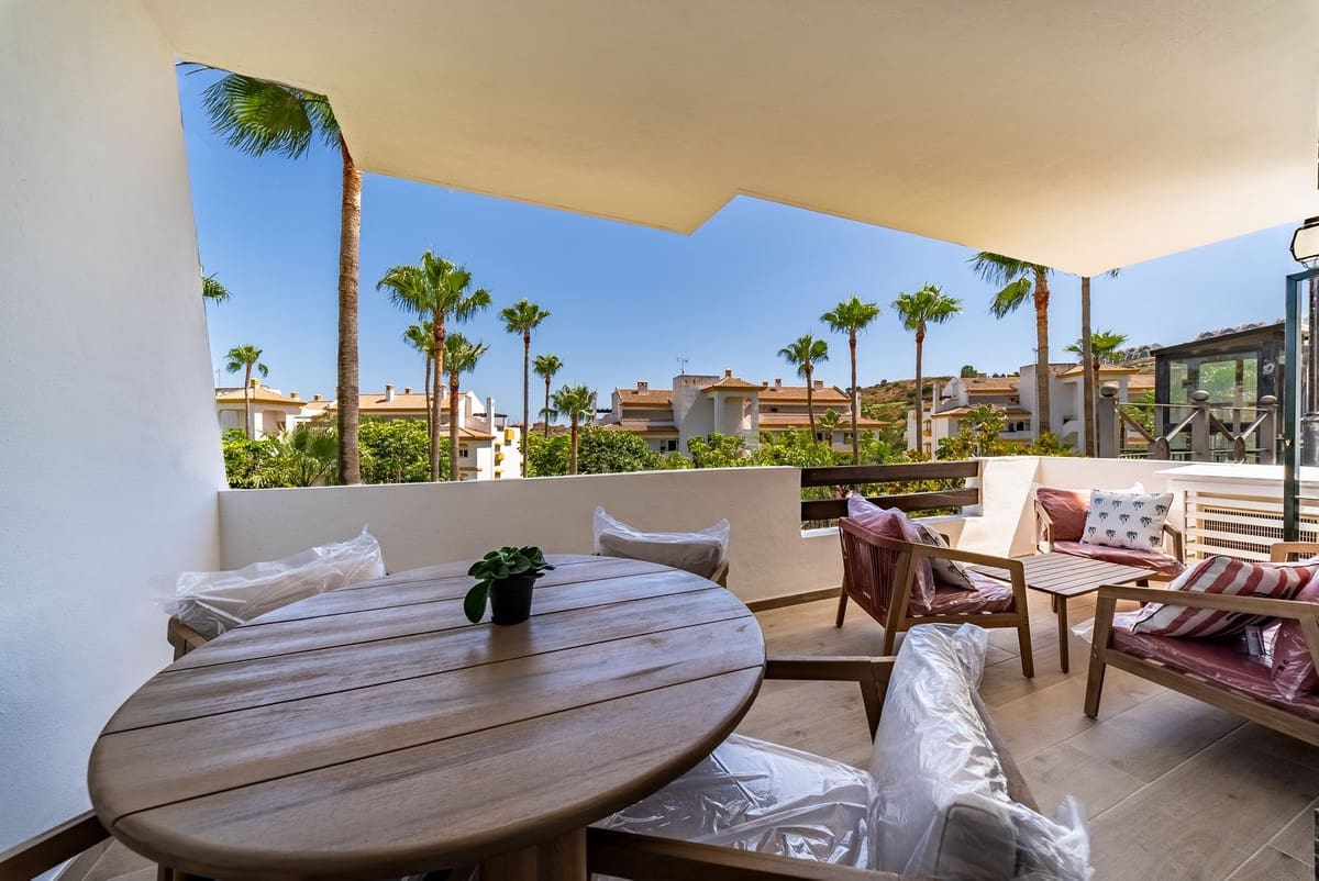 2 soveværelse Lejlighed til salg i La Cala de Mijas med swimmingpool garage - € 315.000 (Ref: 9889130)