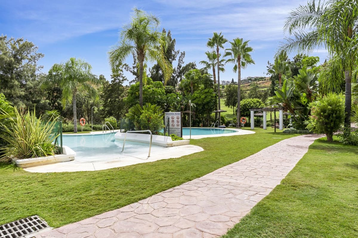 2 soveværelse Lejlighed til salg i La Cala de Mijas med swimmingpool garage - € 315.000 (Ref: 9889130)