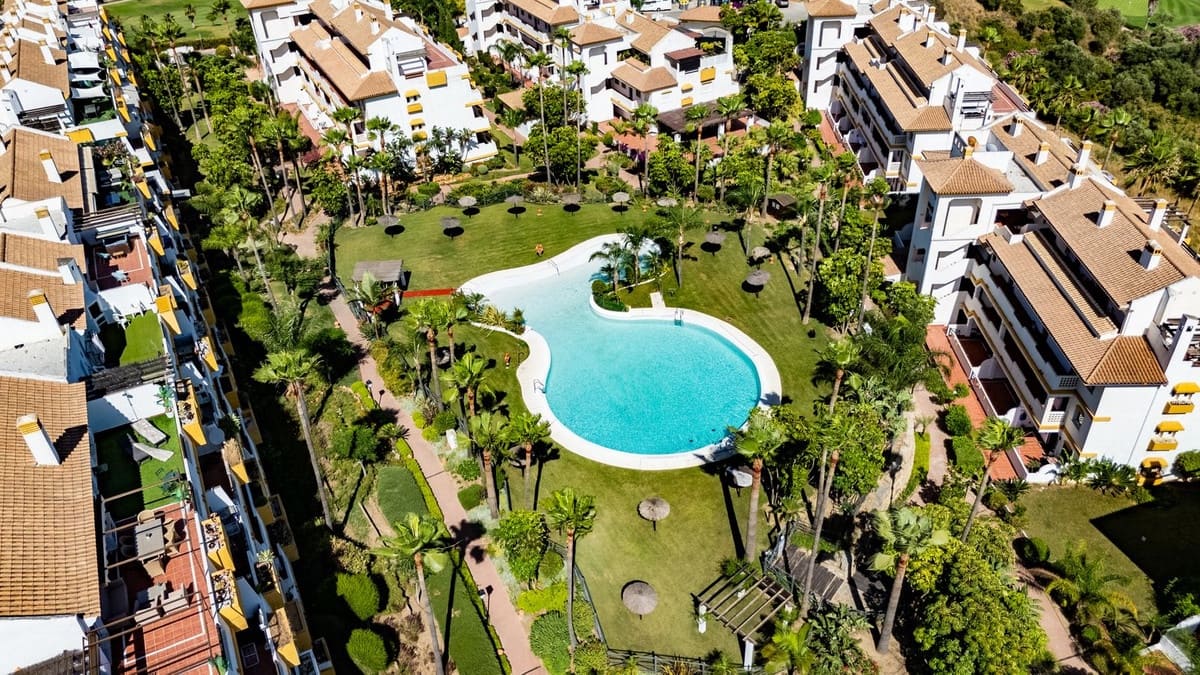 2 soveværelse Lejlighed til salg i La Cala de Mijas med swimmingpool garage - € 315.000 (Ref: 9889130)