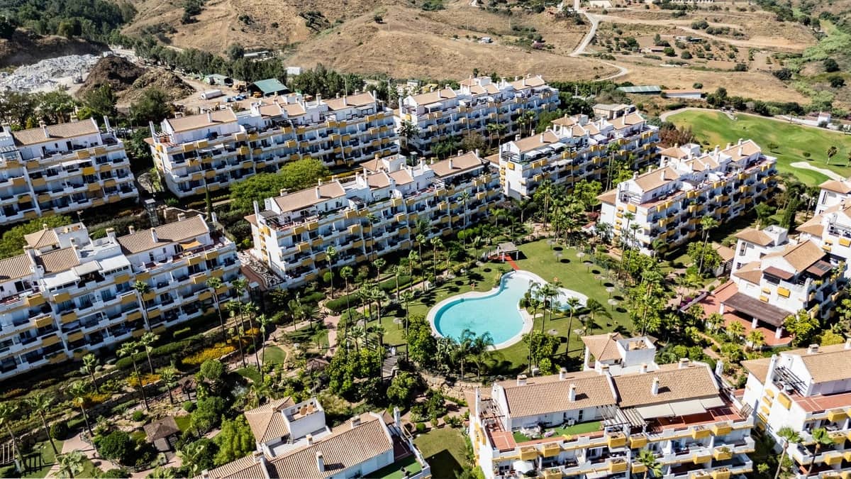 2 soveværelse Lejlighed til salg i La Cala de Mijas med swimmingpool garage - € 315.000 (Ref: 9889130)
