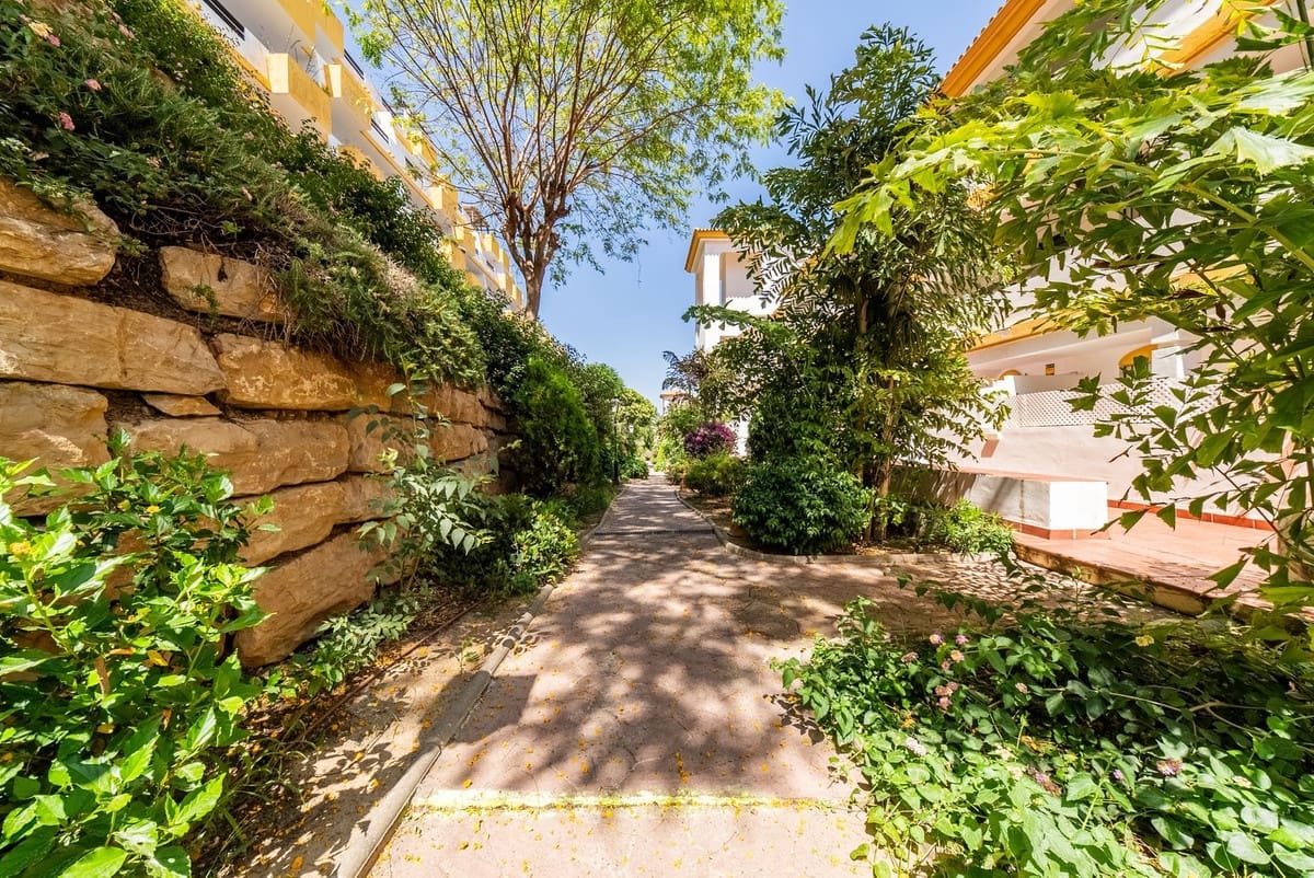 2 soveværelse Lejlighed til salg i La Cala de Mijas med swimmingpool garage - € 315.000 (Ref: 9889130)