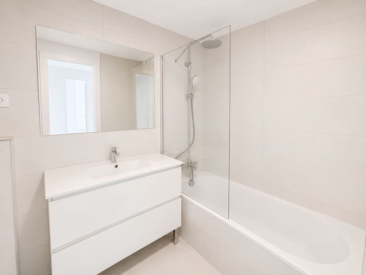 3 sypialnia Apartament na sprzedaż w La Cala de Mijas z basenem garażem - 995 000 € (Ref: 9925095)