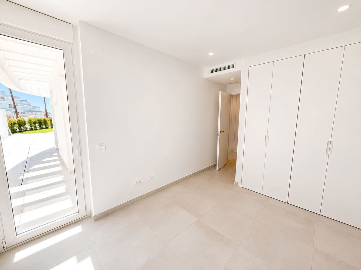 3 sypialnia Apartament na sprzedaż w La Cala de Mijas z basenem garażem - 995 000 € (Ref: 9925095)