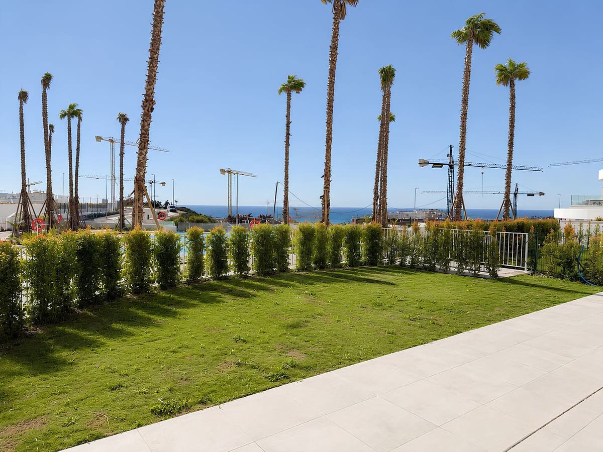 3 sypialnia Apartament na sprzedaż w La Cala de Mijas z basenem garażem - 995 000 € (Ref: 9925095)