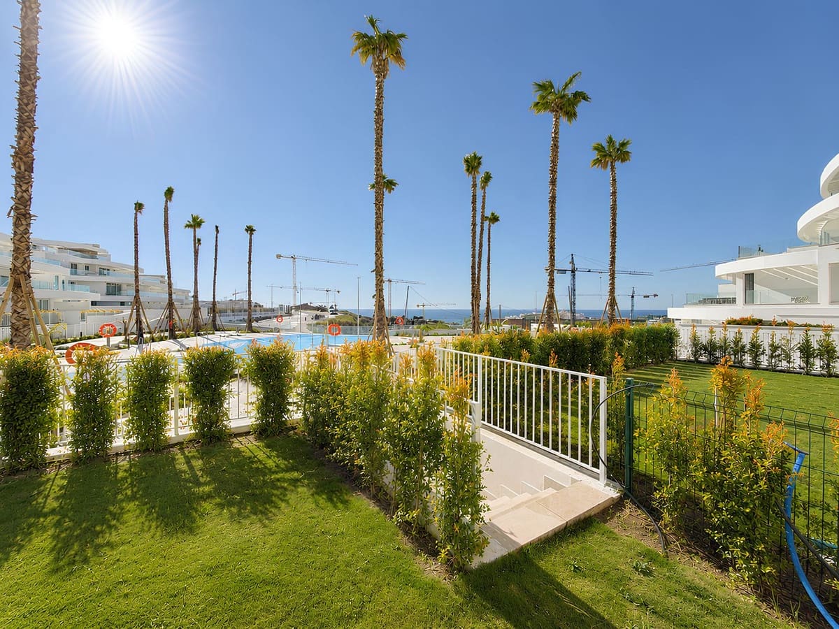 3 sypialnia Apartament na sprzedaż w La Cala de Mijas z basenem garażem - 995 000 € (Ref: 9925095)