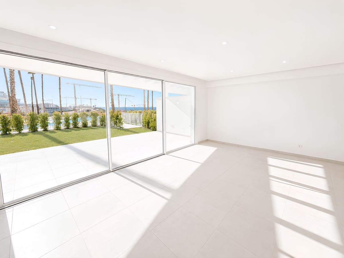 3 sypialnia Apartament na sprzedaż w La Cala de Mijas z basenem garażem - 995 000 € (Ref: 9925095)