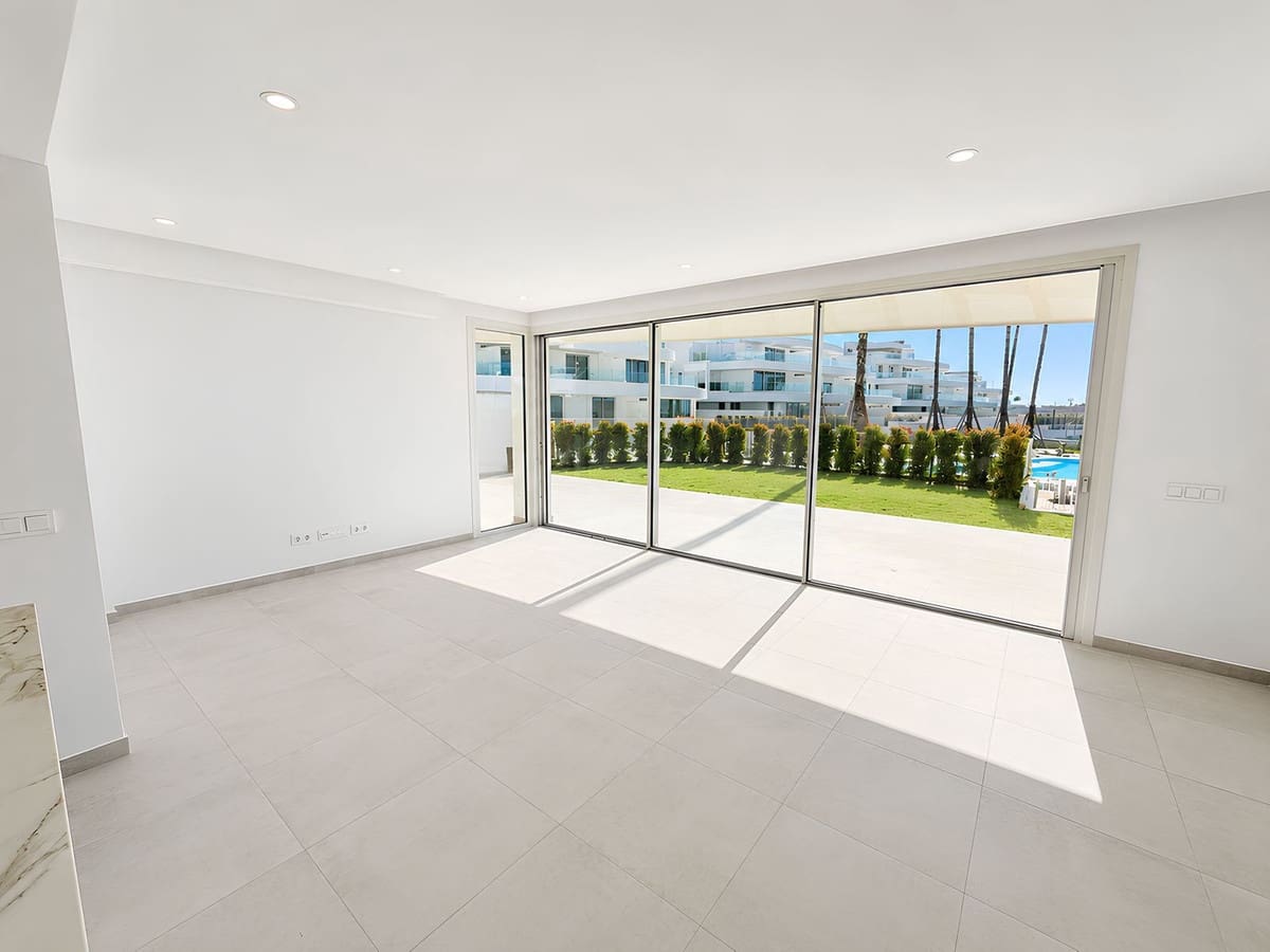 3 sypialnia Apartament na sprzedaż w La Cala de Mijas z basenem garażem - 995 000 € (Ref: 9925095)