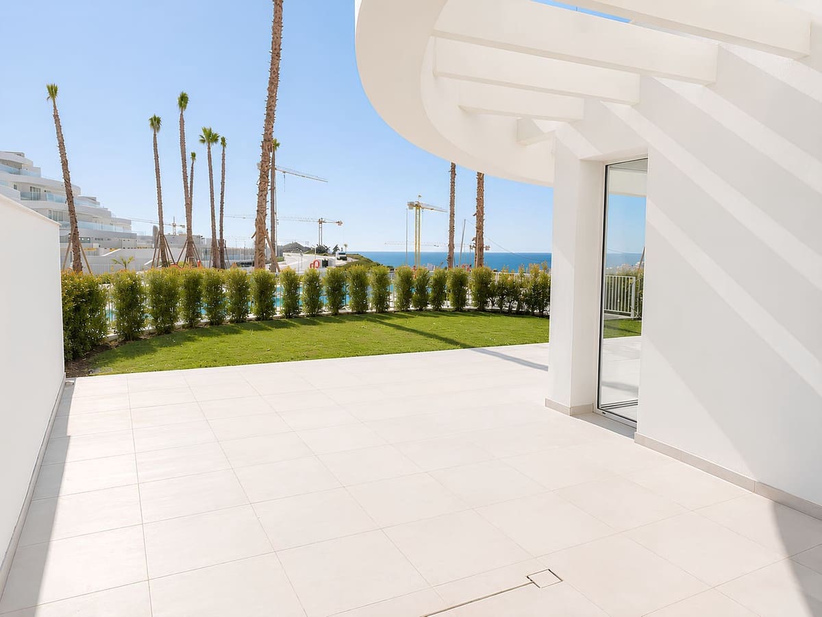 3 sypialnia Apartament na sprzedaż w La Cala de Mijas z basenem garażem - 995 000 € (Ref: 9925095)
