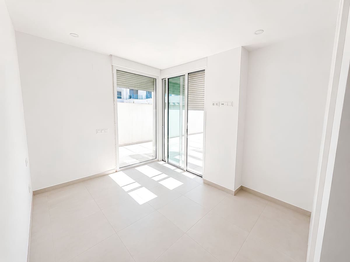 3 sypialnia Apartament na sprzedaż w La Cala de Mijas z basenem garażem - 995 000 € (Ref: 9925095)