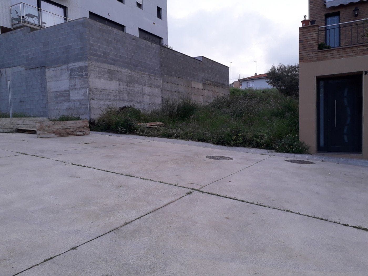 Byggetomt til salgs i Sentmenat - € 80 000 (Ref: 9509990)