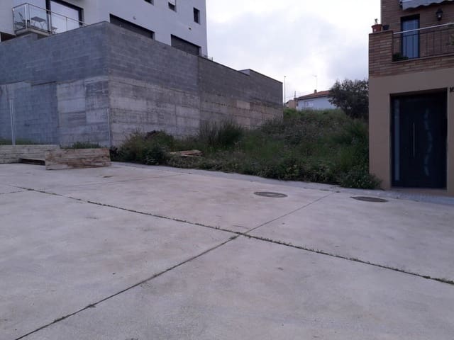 Byggetomt til salgs i Sentmenat - € 80 000 (Ref: 9509990)