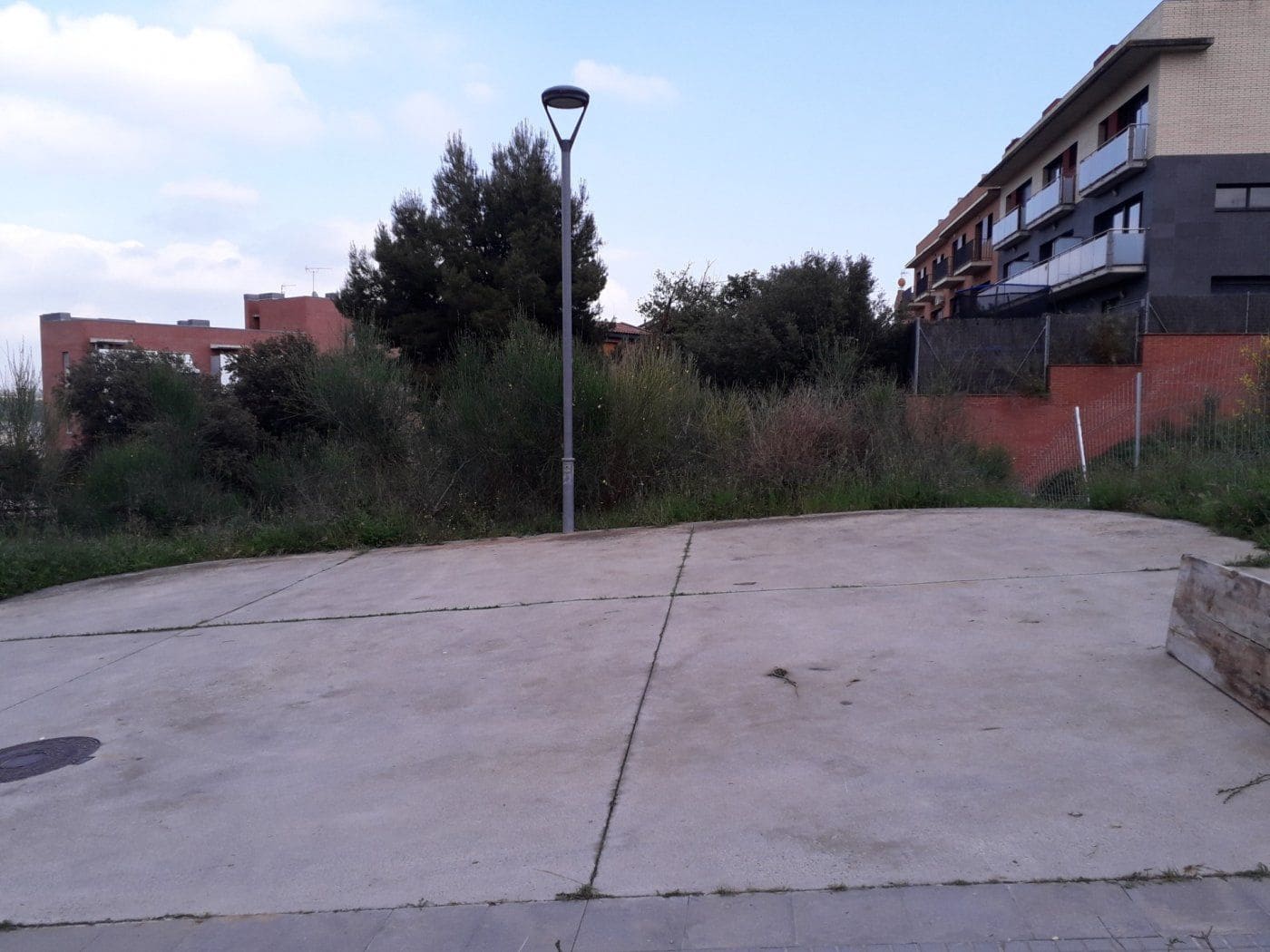 Byggetomt til salgs i Sentmenat - € 80 000 (Ref: 9509990)