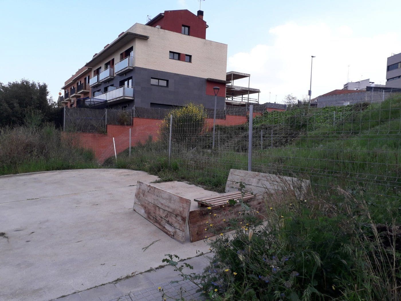 Byggetomt til salgs i Sentmenat - € 80 000 (Ref: 9509990)