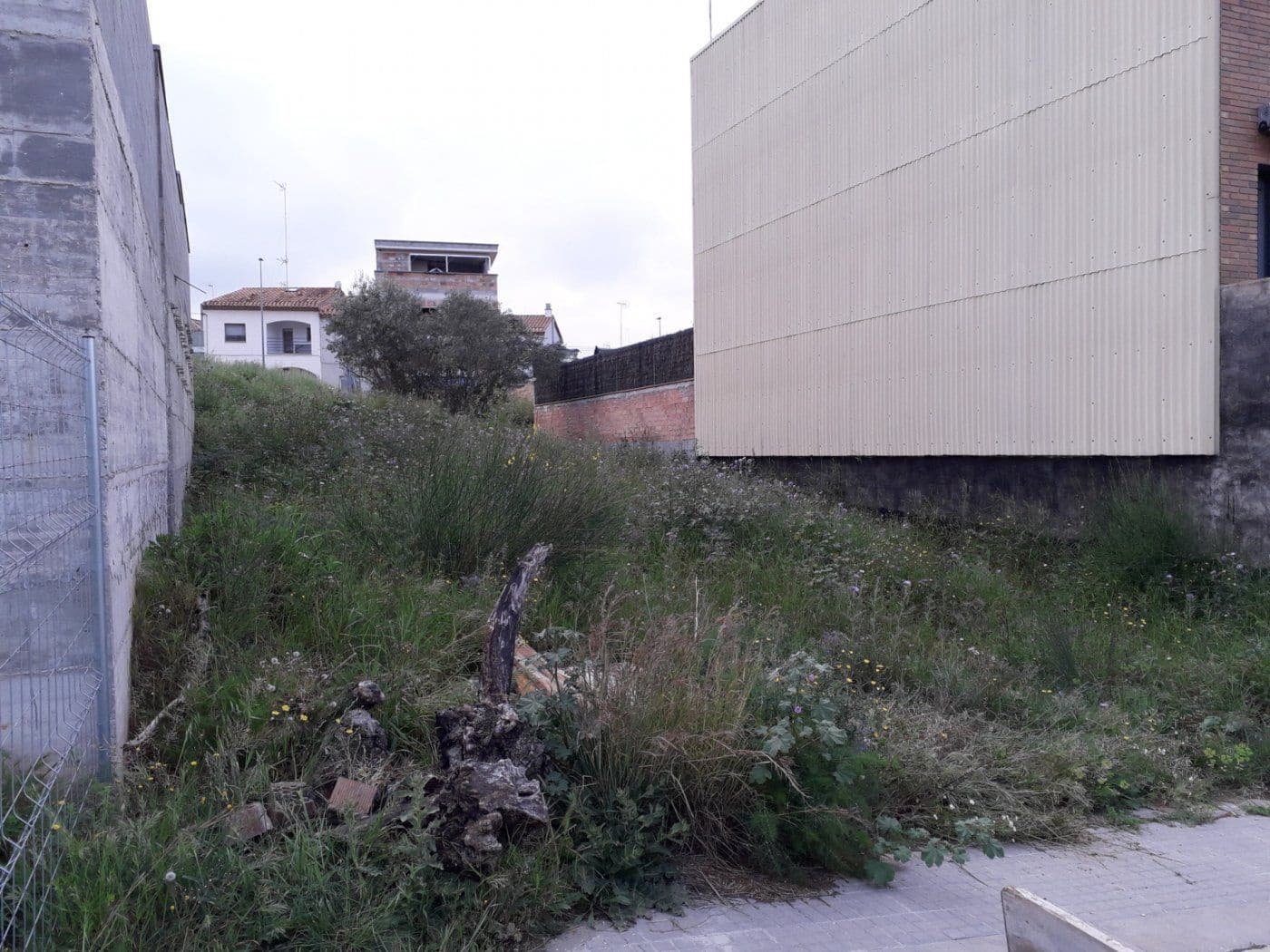 Byggetomt til salgs i Sentmenat - € 80 000 (Ref: 9509990)