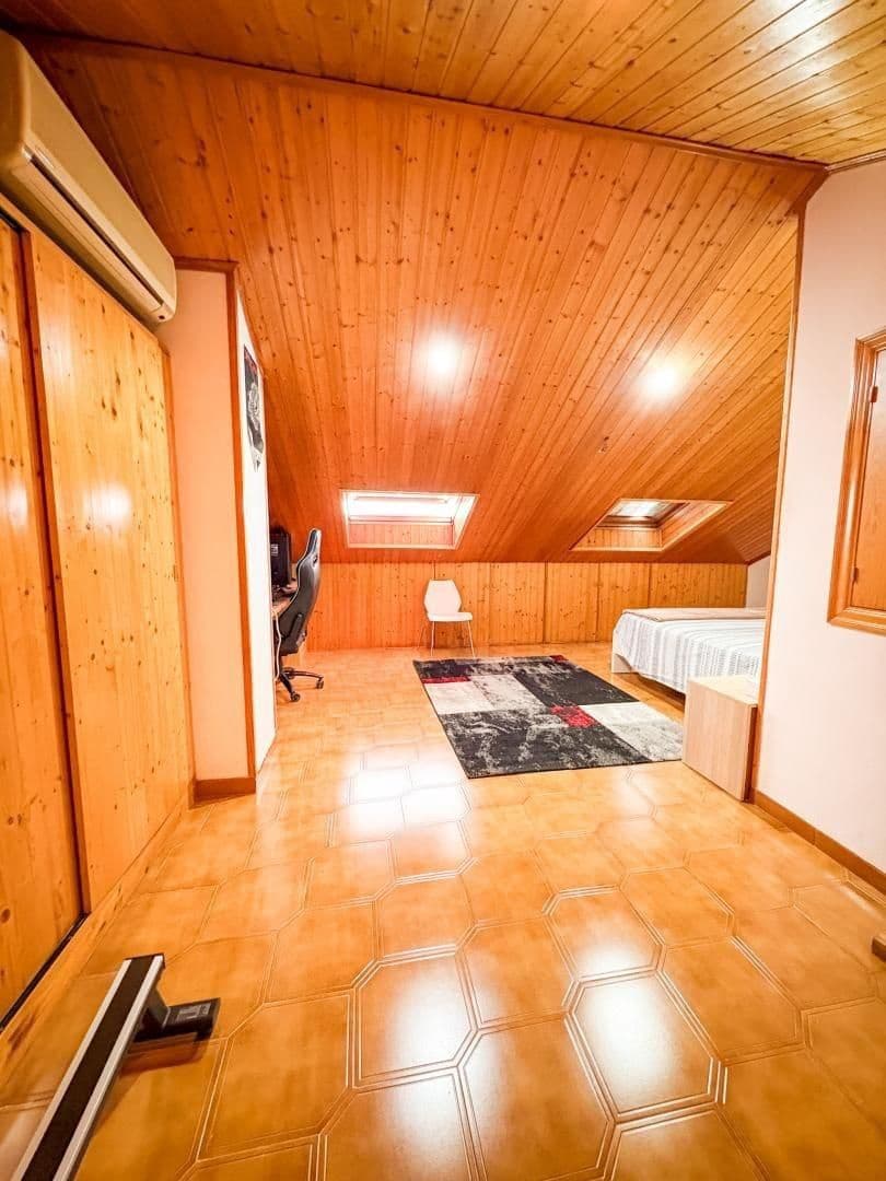 9 soveværelse Byhus til salg i Castellar del Valles med garage - € 399.000 (Ref: 9510002)