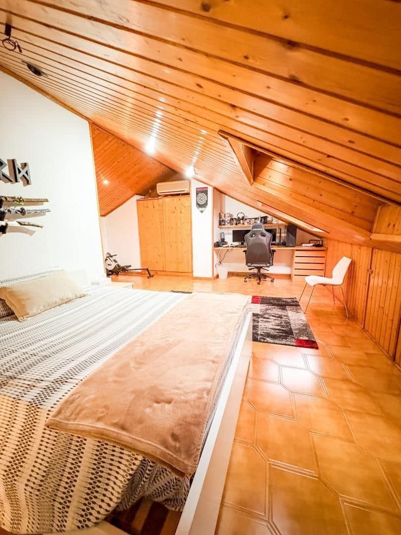 9 soveværelse Byhus til salg i Castellar del Valles med garage - € 399.000 (Ref: 9510002)