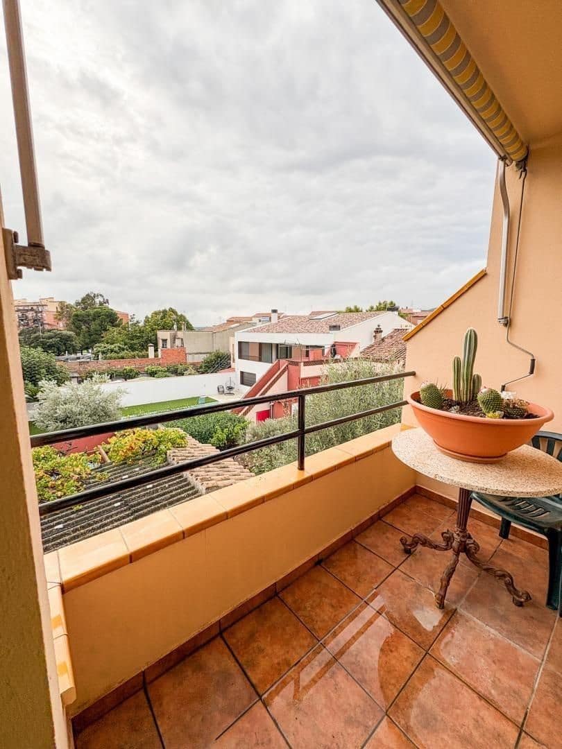 9 soveværelse Byhus til salg i Castellar del Valles med garage - € 399.000 (Ref: 9510002)